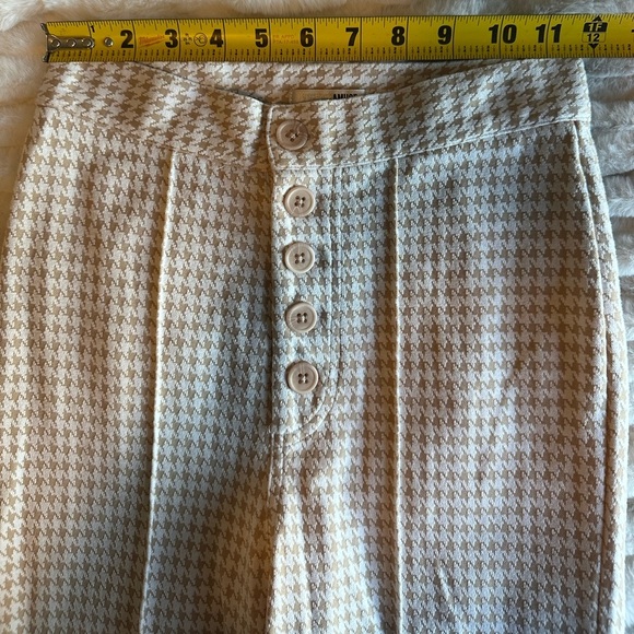 Amuse Society Tan & White Houndstooth Delia Stretchy Cropped Pants - Picture 8 of 8